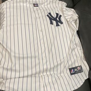 Im selling a yankee number 9 baseball jersey